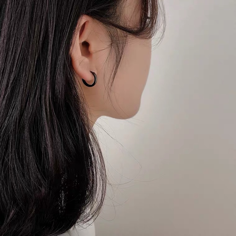 Khuyên Tai Tròn Màu Đen Bằng Thép Titan Không Gây Dị Ứng Thời Trang Cho Nam Và Nữ