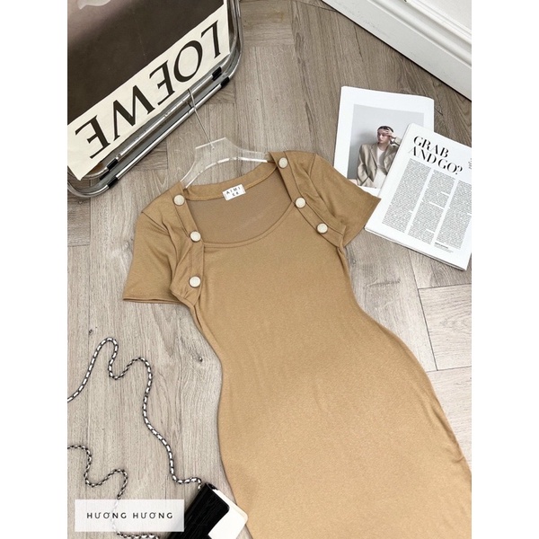 Váy body cổ vuông cúc dáng ngắn sexy,có 2 màu đen nâu ,BIGGSIZE, cao cấp