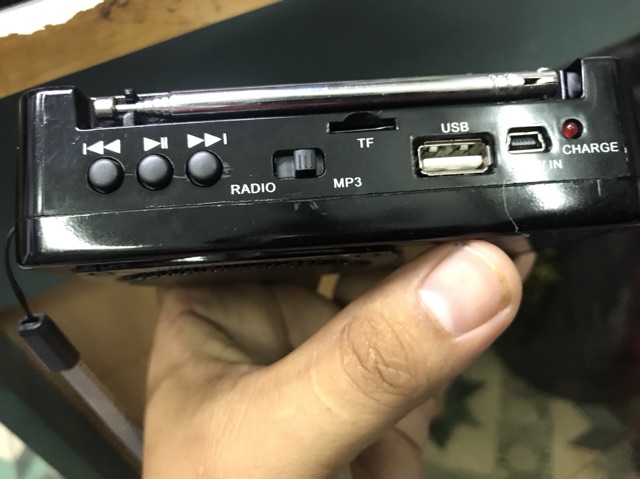 Đài sony sw-565u FM SD USB TẶNG CỦ SẠC