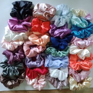 Cột tóc scrunchies, dây buộc tóc vải đẹp, hot trend cho mùa hè 2020. Ảnh tự chụp