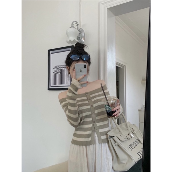 Cici Top - Áo Len Kẻ Ngang Bẹt Vai Phối Khuy