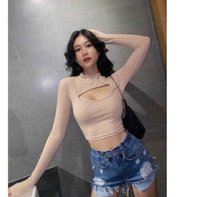 Áo croptop sexy khoét ngực tay dài vkv