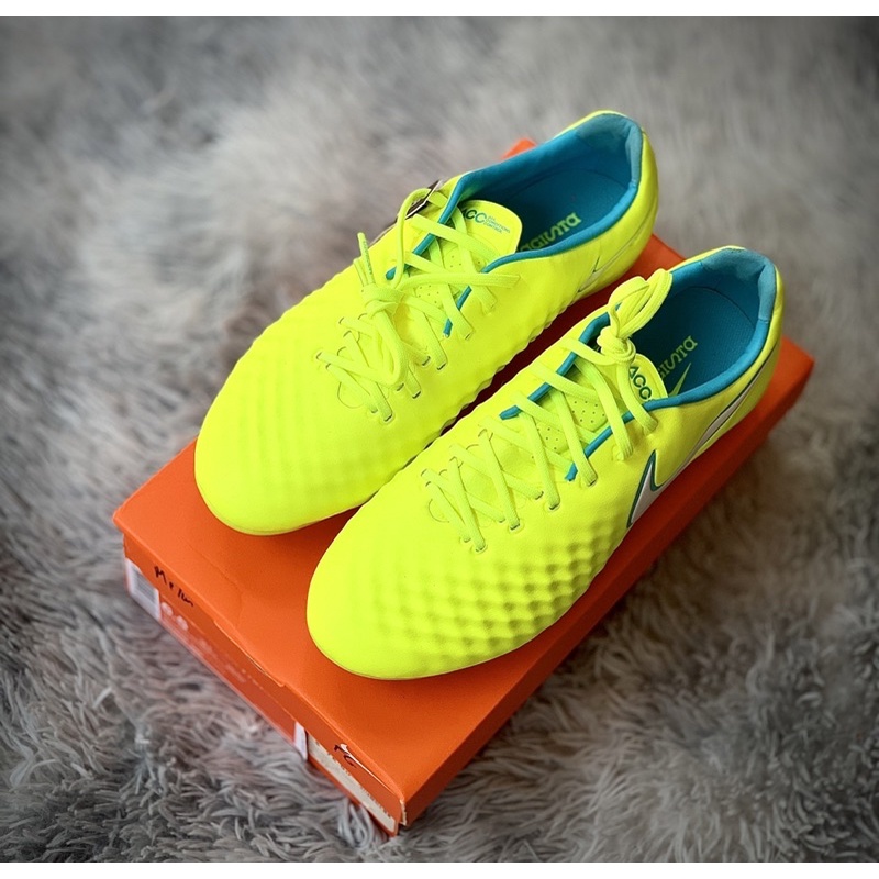 giày bóng đá Nike Magista