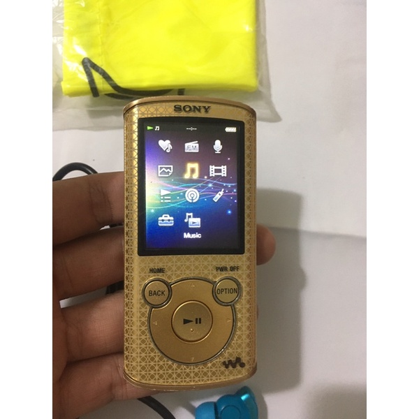 Combo máy nghe nhạc sony+tai nghe sony nc033