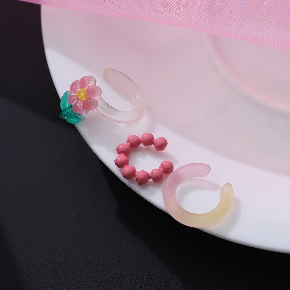 Set 3 Khuyên Tai Hình Hoa Nhỏ Bằng Acrylic Thời Trang Ngọt Ngào Cho Nữ
