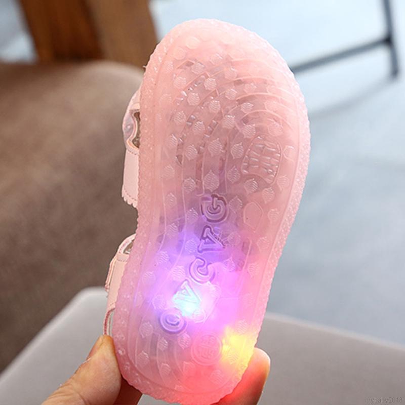 Giày Sandal Có Đèn Led Chống Trượt Cho Bé
