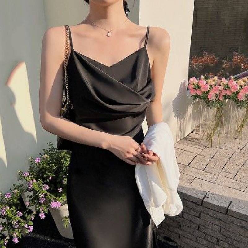Đầm Lụa 2 Dây Cổ Đổ Váy Suông Xếp Ly Đệm Ngực Dáng Xẻ Tà Thiết Kế Gợi Cảm