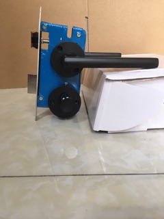 Khoá cửa thông phòng