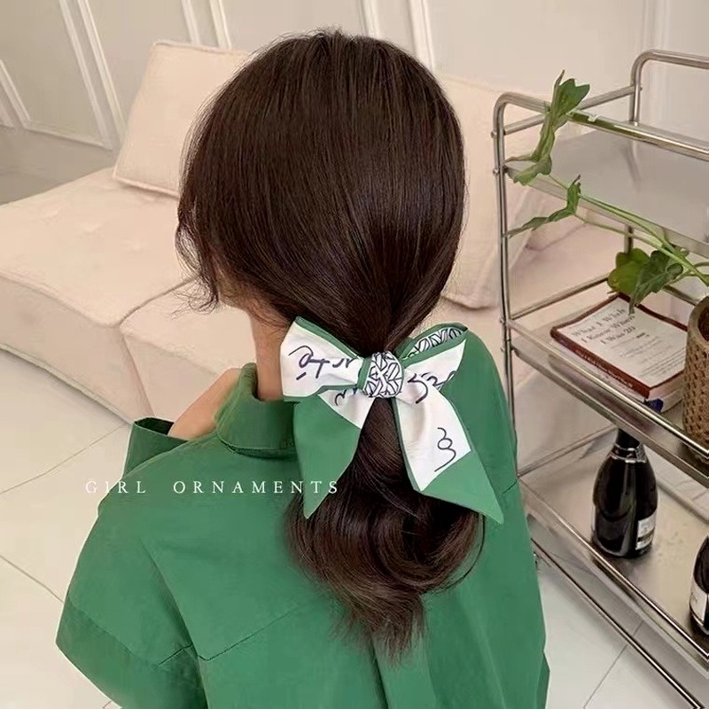 Khăn Choàng Cổ Dài Bằng Lụa Màu Xanh Lá Thời Trang Cho Nữ