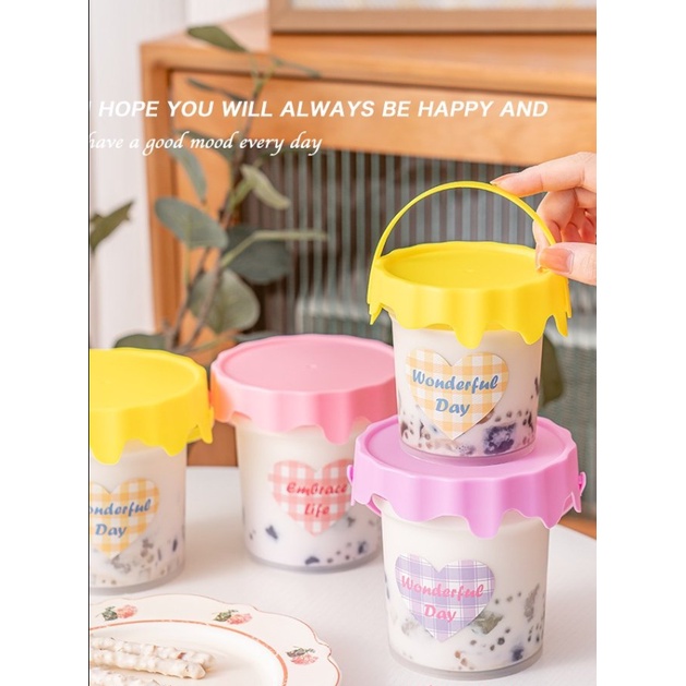 Xô Nhựa Quai Xách Nắp Hình Sơn Nước Đựng Chè, Trà Sữa, Nước Ép size 500ml