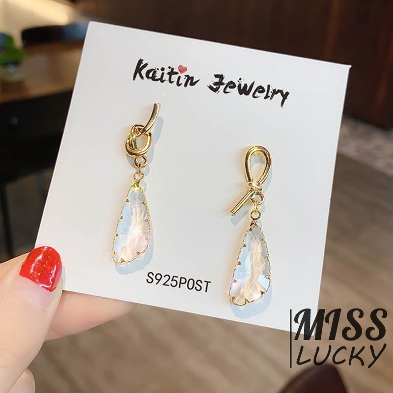 Khuyên tai nữ kiểu dáng không đối xứng thời trang phong cách Hàn Quốc