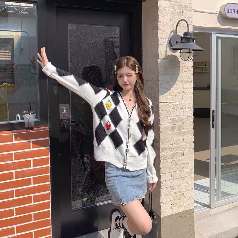 Áo cardigan Forgirl thổ cẩm hoạ tiết nổi quả nho phối cúc