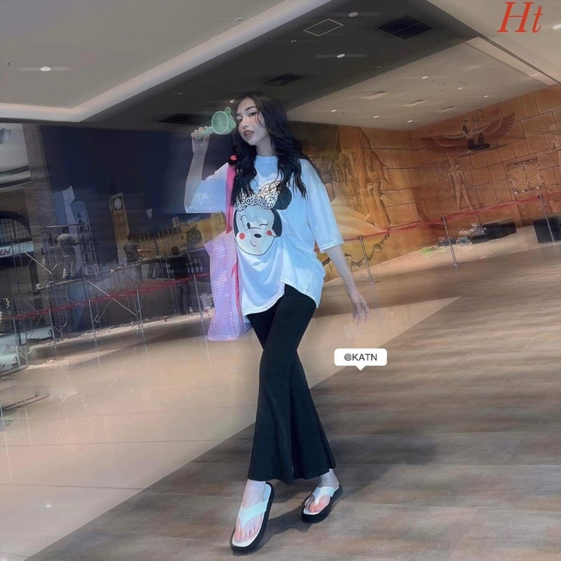 Set chuột nháy mắt quần loe đen H2B768