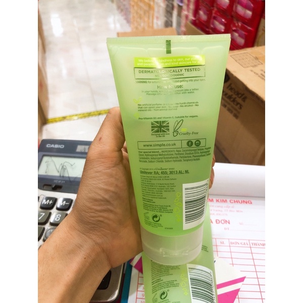 Sữa Rửa Mặt Simple Kind To Skin Refreshing Facial Wash Gel 150ml