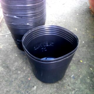 Chậu nhựa đen mềm C7