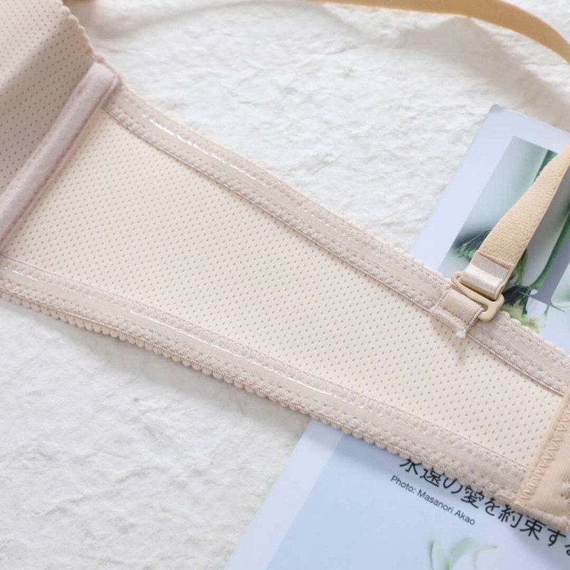 Áo lót cao su non, thông hơi, chạy viền silicon chống tụt, không gọng,quả tròn,mút đệm dày nâng ngực. By SUMO Underwear.