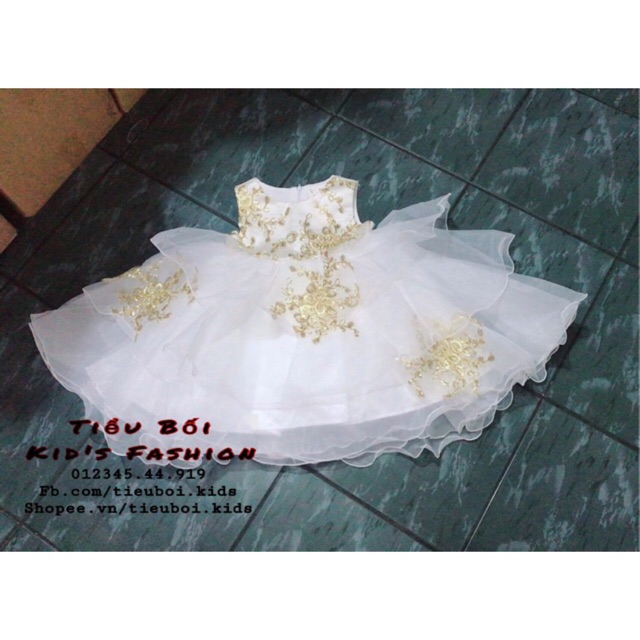 Đầm công chúa trắng phối hoa vàng