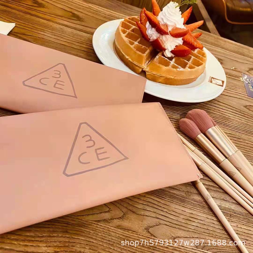 Set Cọ Trang Điểm 3CE Siêu Mềm Mại Họa Tiết Hoa Anh Đào Xinh Xắn