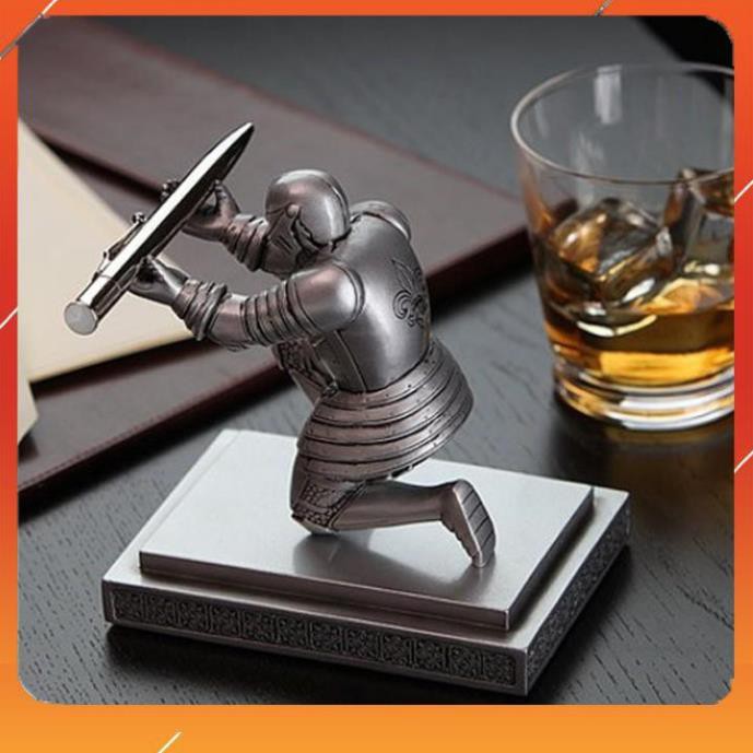 💥CHẤT💥Chặn giấy để bàn làm việc kiêm giá đỡ bút hiệp sĩ Knight pen holder