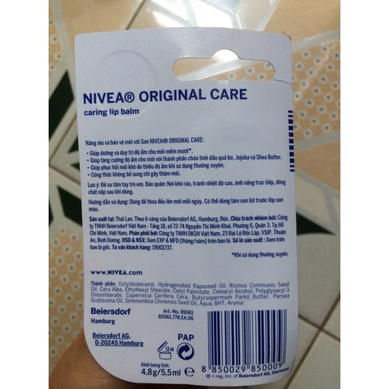 Son dưỡng môi Nivea xanh biển có shea butter