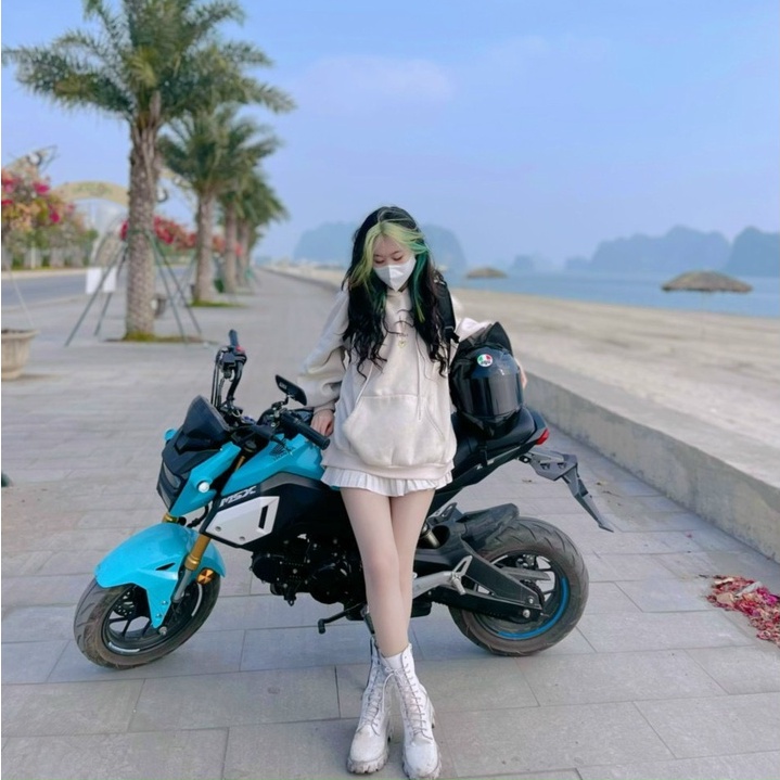 Mũ fullface AGU đen bóng gắn tai thỏ lớn