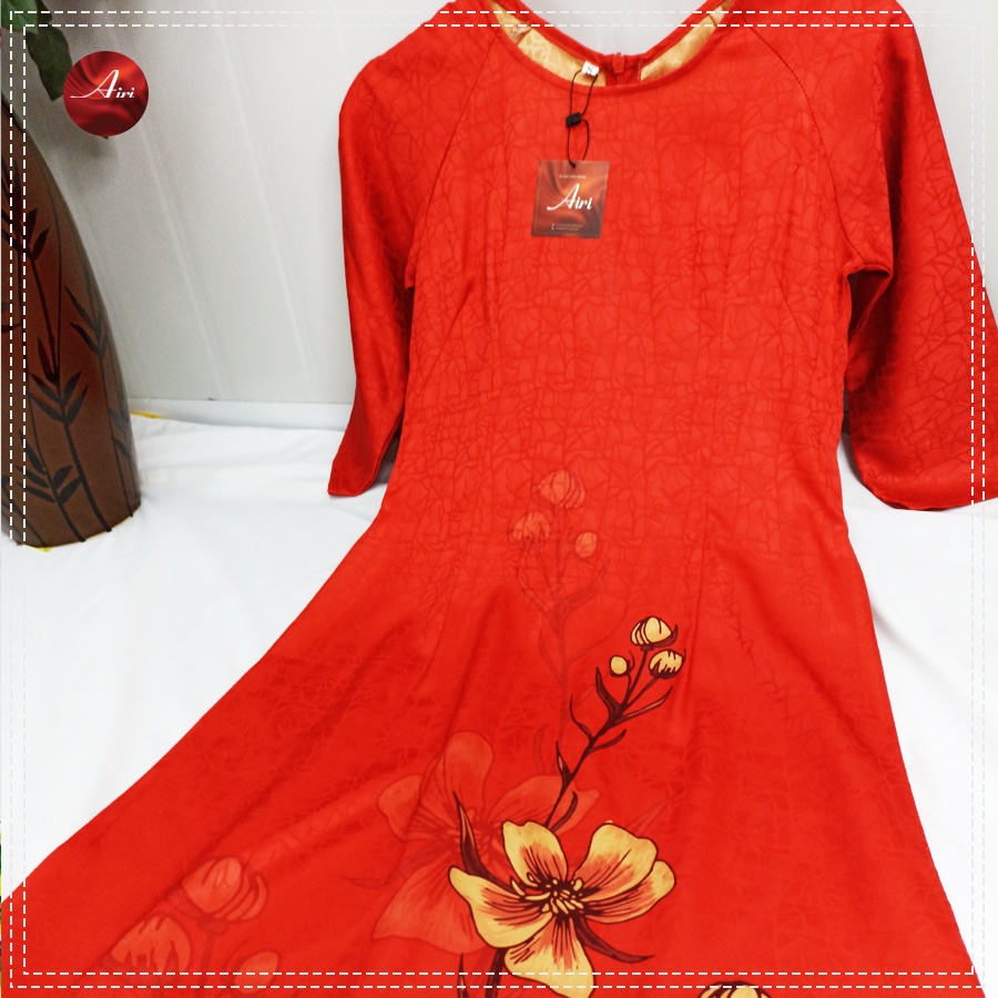Áo dài đỏ lụa Đông Hưng vân nổi cao cấp, họa tiết hoa - Áo Dài Airi