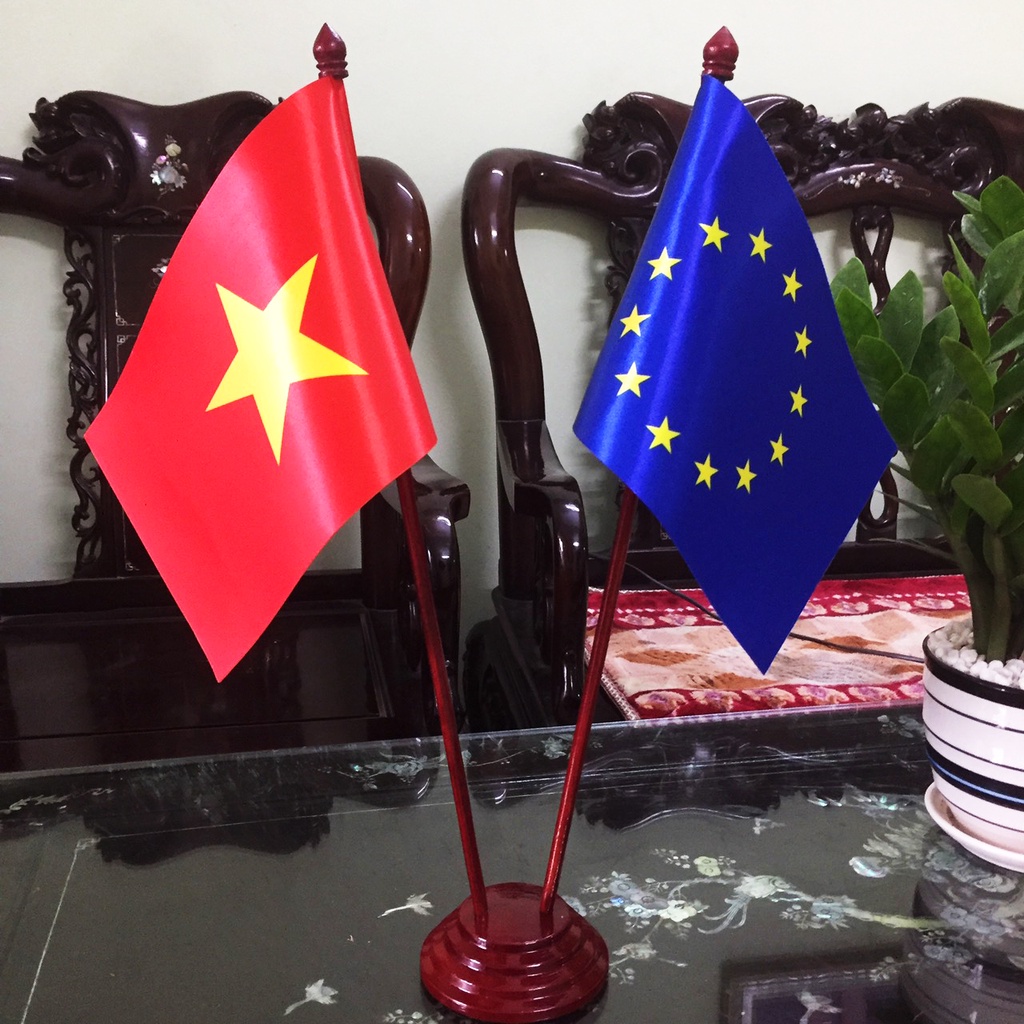 Cờ Để Bàn Đế gỗ Việt Nam - EU