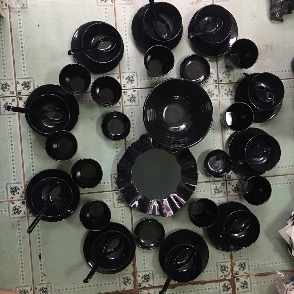 Bộ đầy đủ tô chén dĩa muỗng ly đen bóng kiểu Hàn Quốc