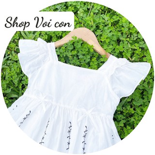 Váy trắng thêu ren