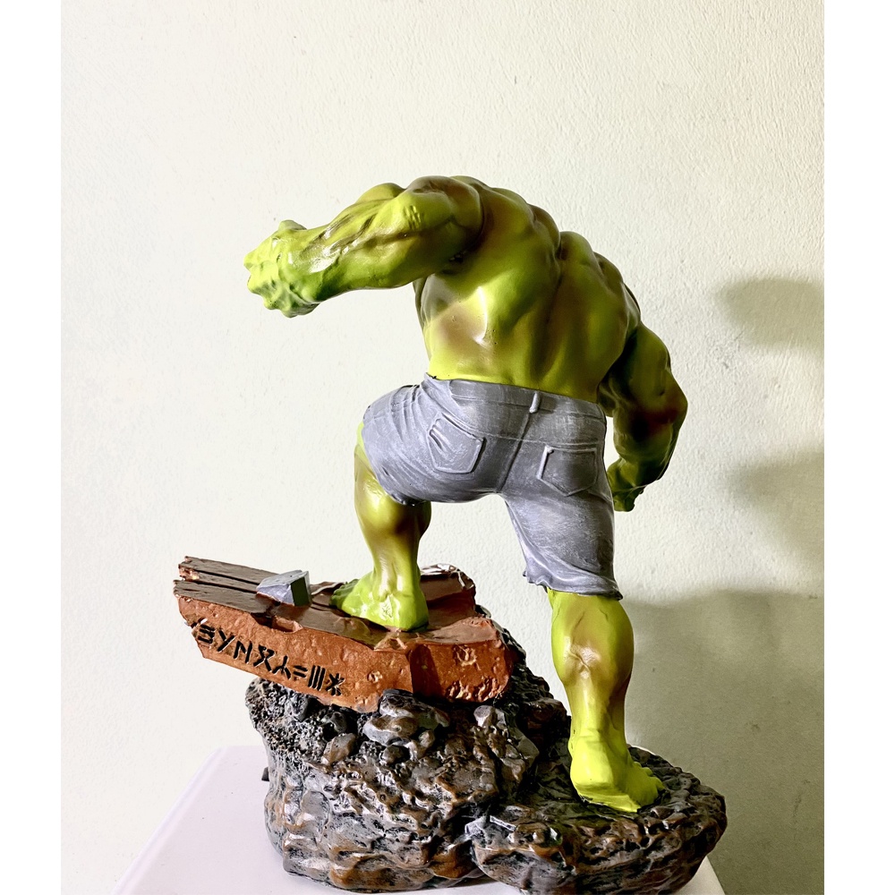 Mô hình Hulk khổng lồ xanh tượng tĩnh tỉ lệ 1/10