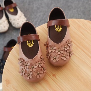 Combo giày gấu và giày hoa nhí
