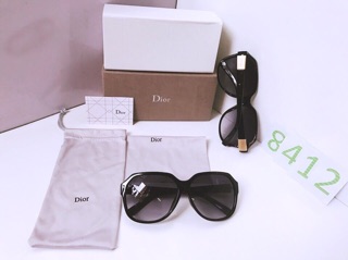 Kính Dior tặng hộp