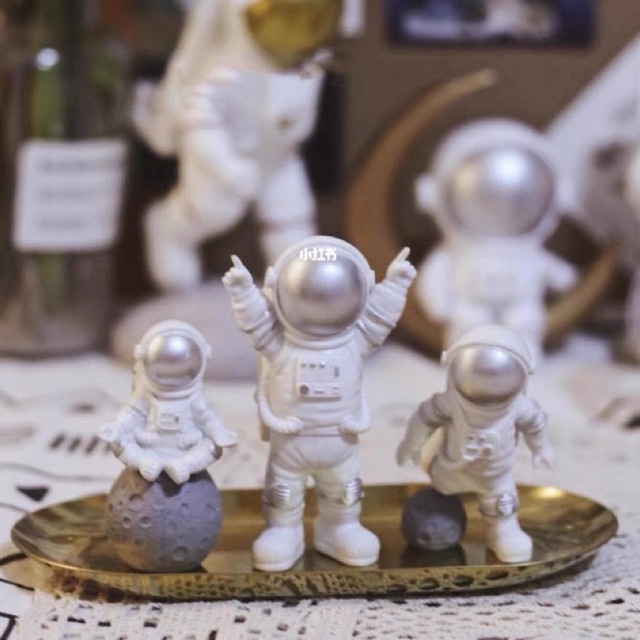 [Trạm không gian của bà Bu] Tượng phi hành gia astronaut để bàn lớn nhỏ