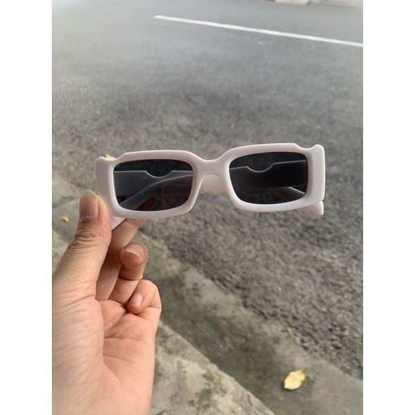 Kính chữ Nhật gọng mẽ cho bé