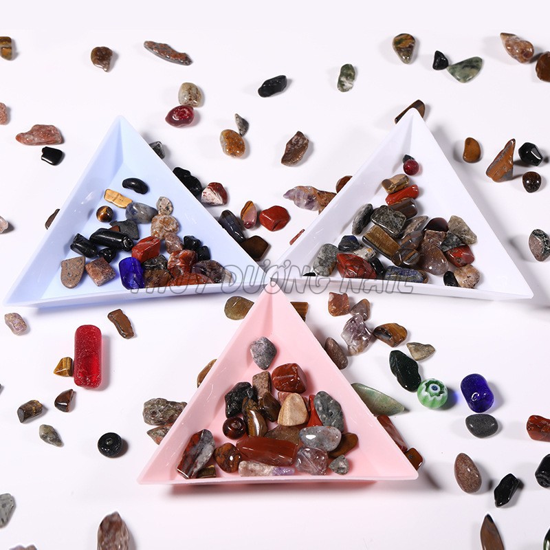 Khay tam giác đựng đá, charm, hoa bột...2k/khay (màu ngẫu nhiên)