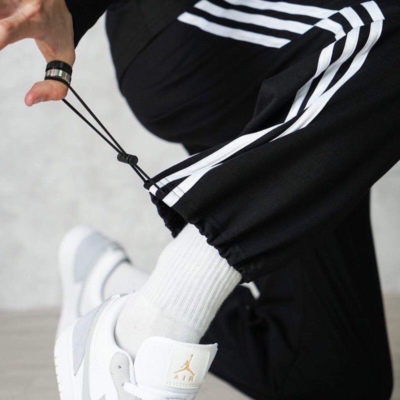 Quần Jogger Rút Ống Viền 3 Sọc Unisex 2 Màu Đen Trắng