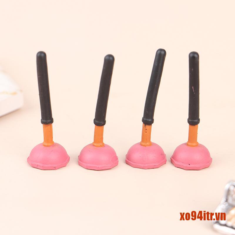 XOITR  4pcs 1:12 Doll House Miniature Wood Toilet Plunger Model Furniture Accessor