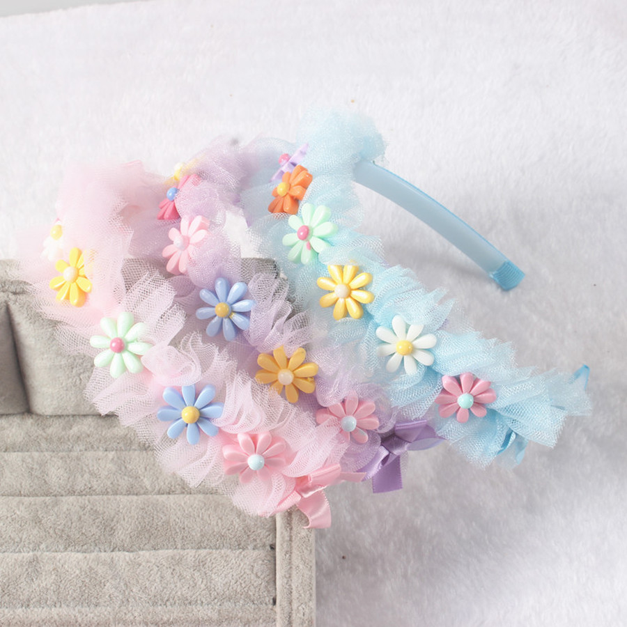 Cài tóc đính hoa xinh xắn cho bé gái