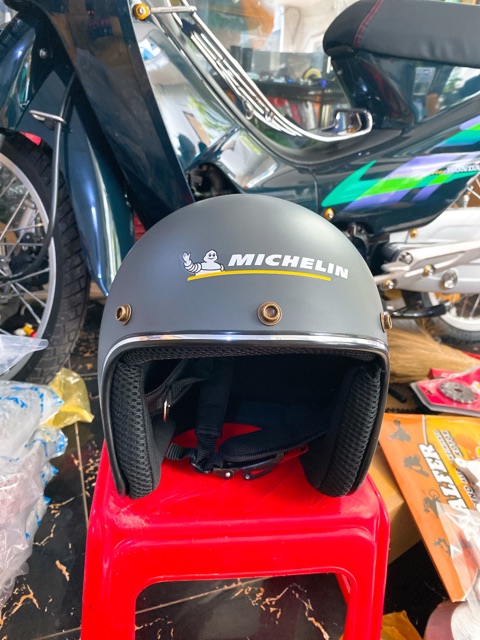 Nón bảo hiểm Michelin