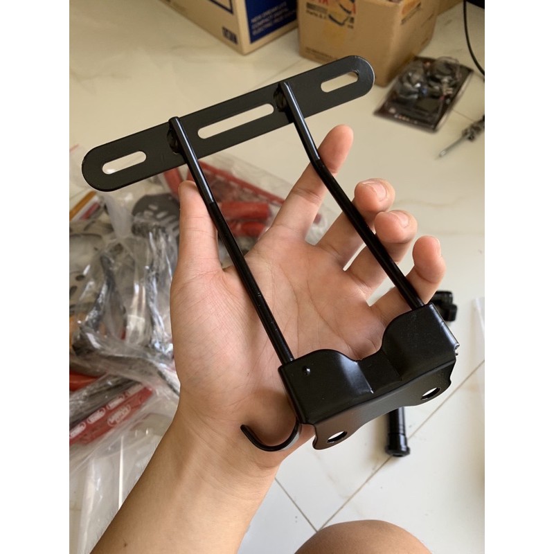 Pas gắn bảng tên Raider