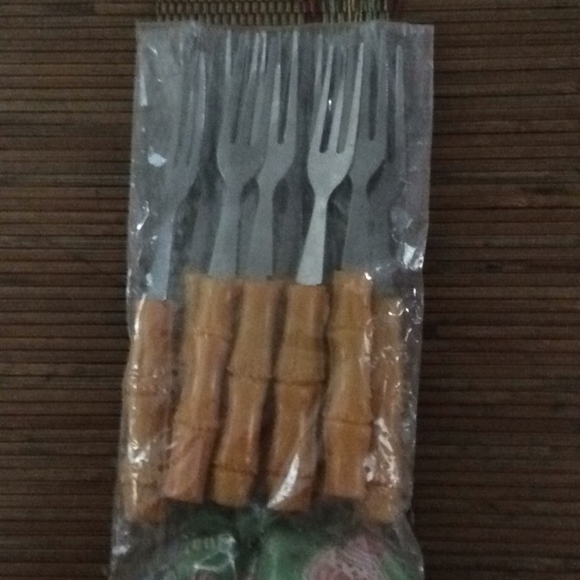 Rĩa nhỏ ăn hoa quả...