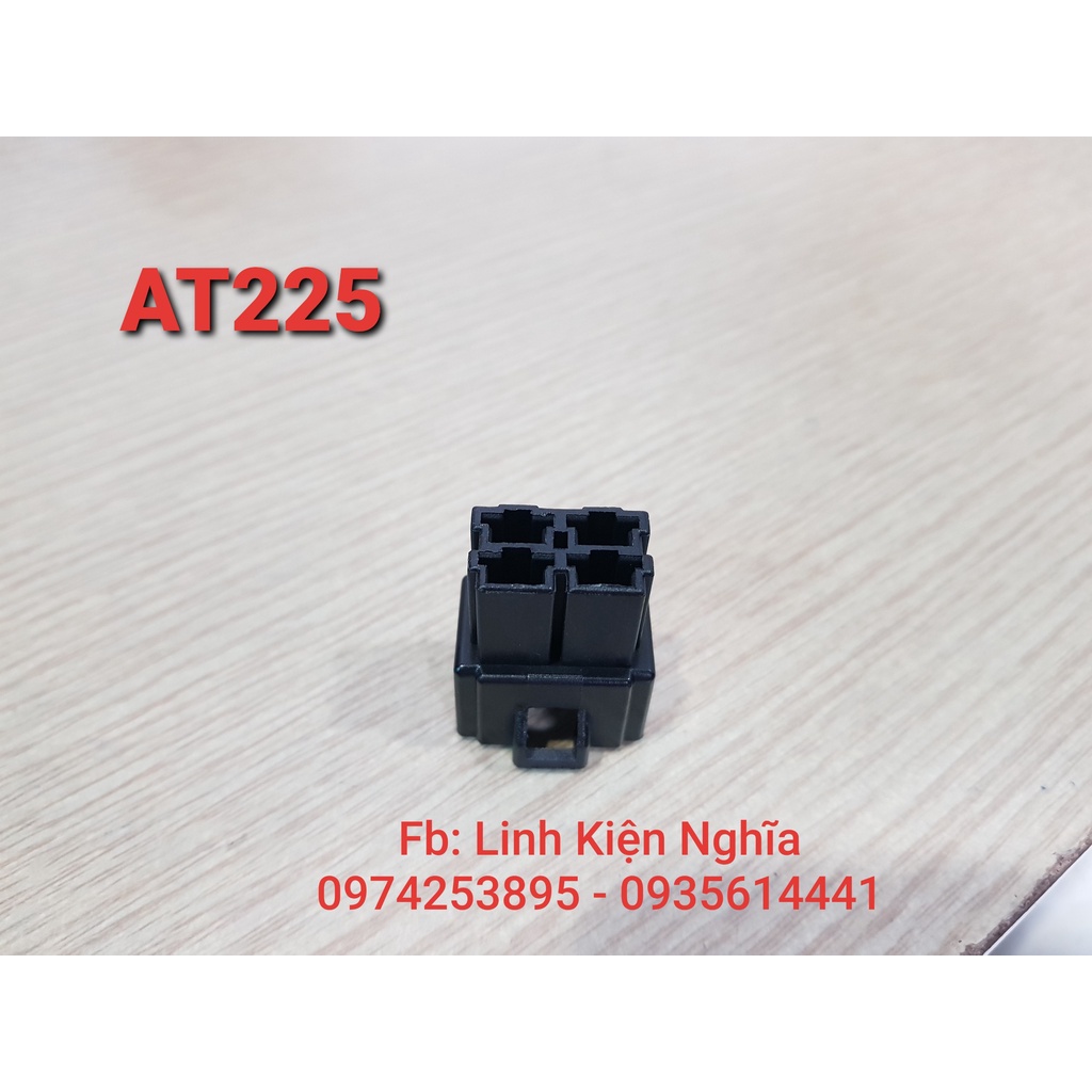 Nhựa sạc đầu cái 4 chân Màu Đen 4P 6.3 - AT225