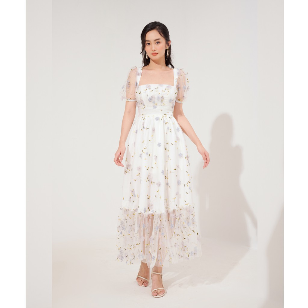 Des Fleurs - Váy maxi Love in a Mist Embroidered Lace Slit