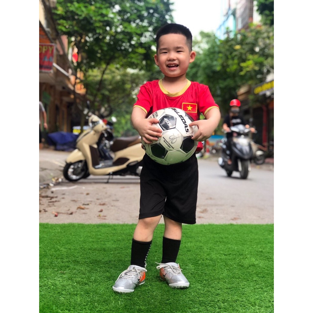 Giày Đá Bóng Trẻ Em Wika Flash Kid Chính Hãng, chất liệu da PU cao cấp - Tặng Túi Xách Thể Thao Hai Ngăn