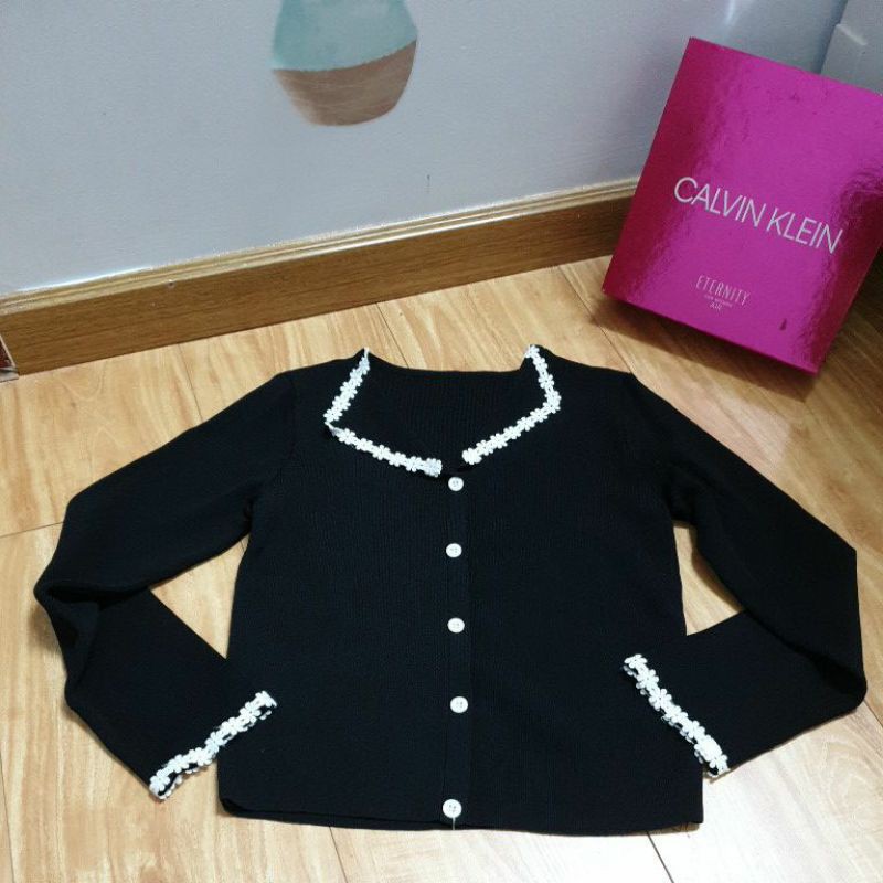 Sale áo len cổ bẻ viền ren hoa