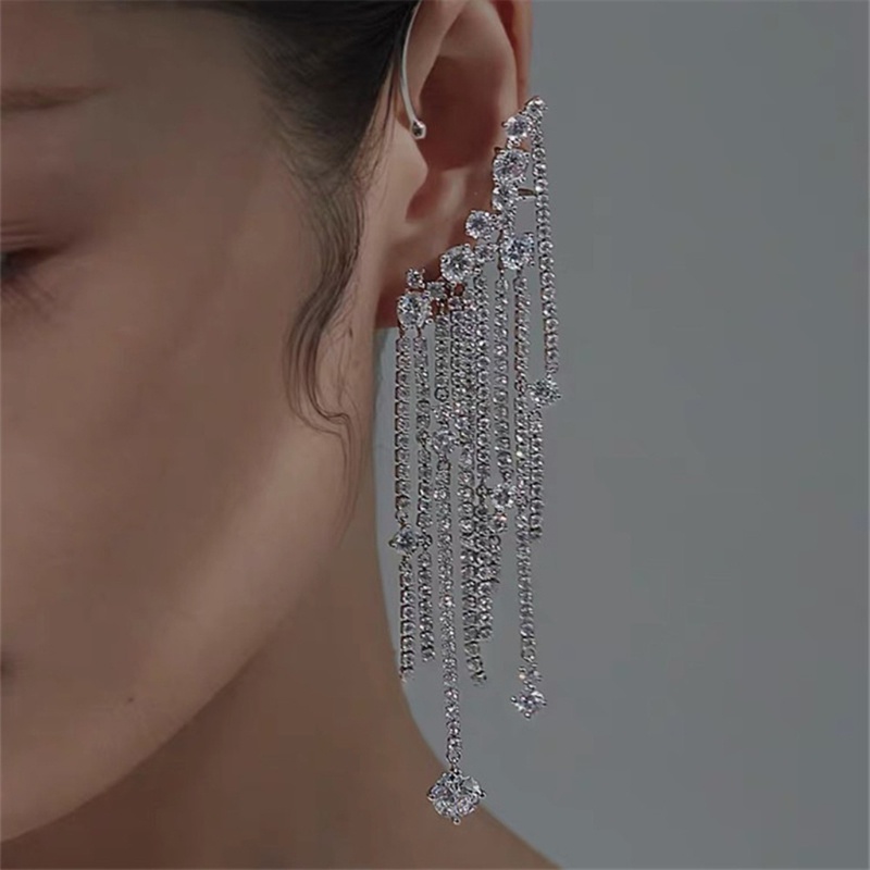 Bông Tai Dạng Kẹp Màu Vàng Kim