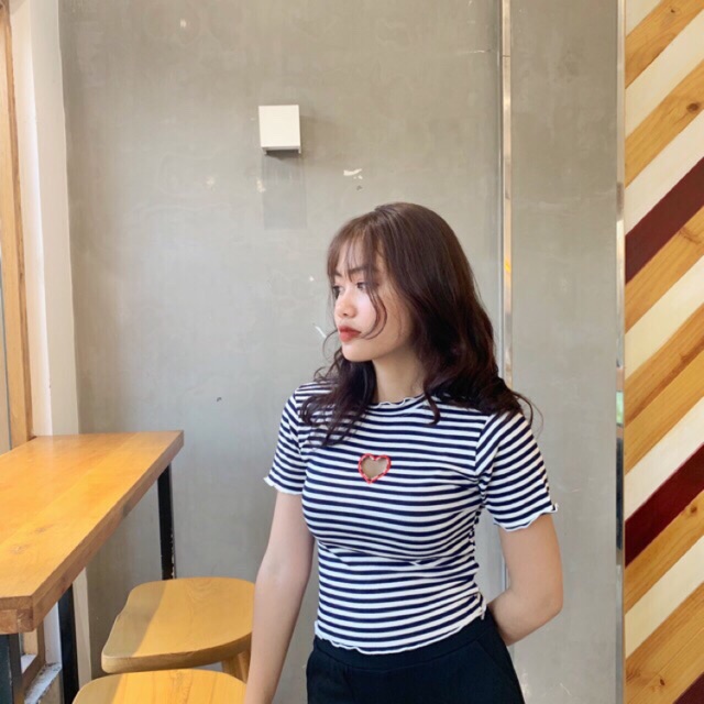 Áo thun gân croptop khoét tim