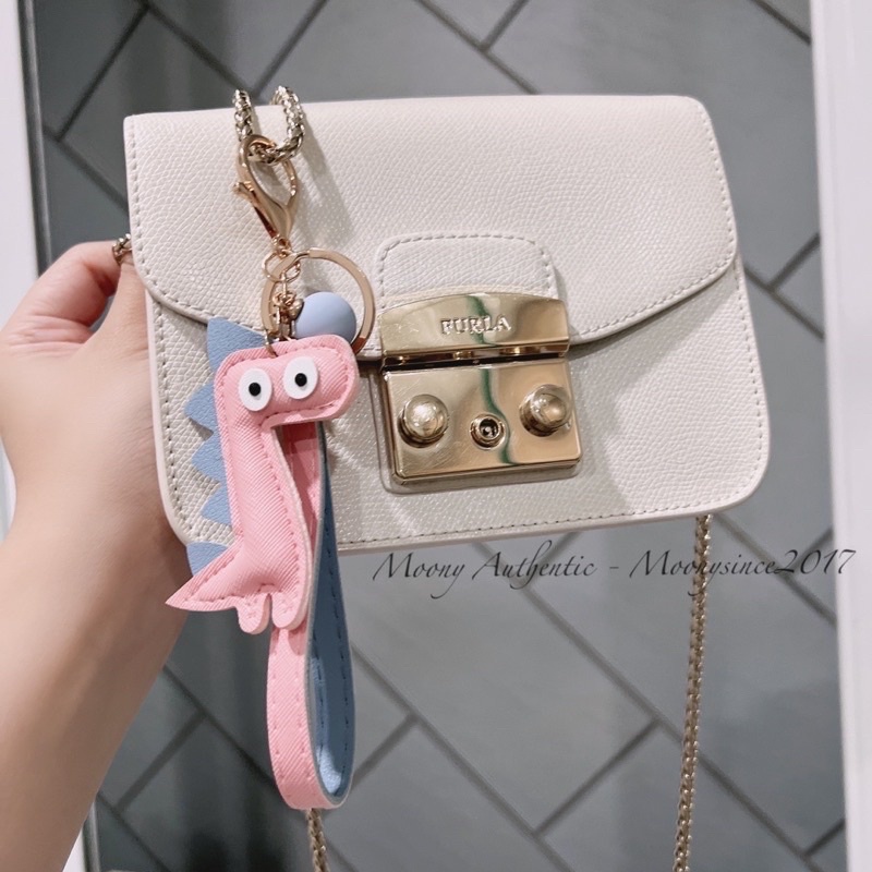 Móc khoá charm khủng long mắt to treo túi xách