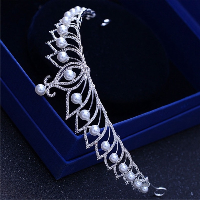 Vương miện công chúa đính đá lấp lánh dành cho cô dâu