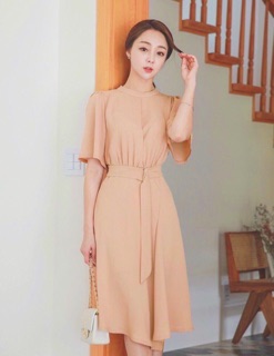 Đầm kem cổ trụ thắt eo (kèm hình thật)